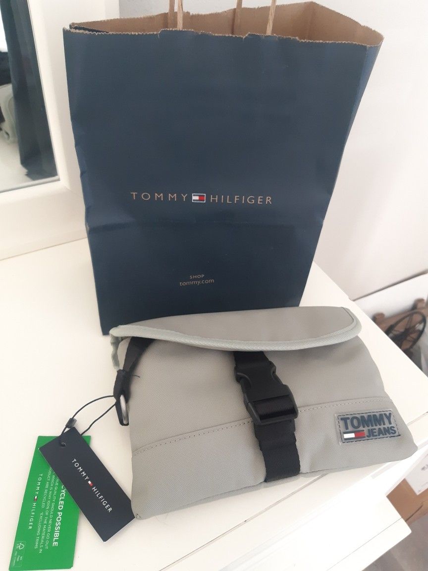 Brand New TOMMY HILFIGER Mens CROSSBODY