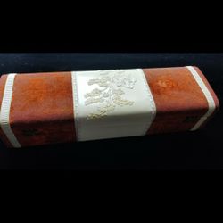 1893 Velvet Box Frist Experimental Milk Plactic Came Over From  England 