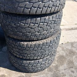 35x12.50R17 