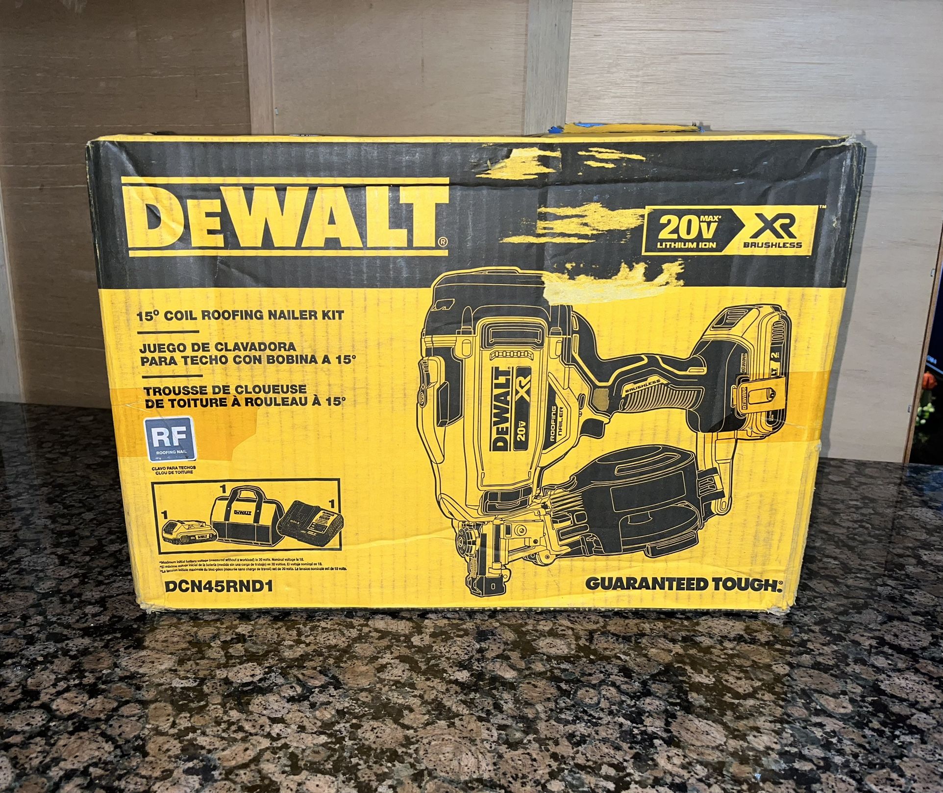POWERFUL DEWALT 15° COIL ROOFING NAILER KIT