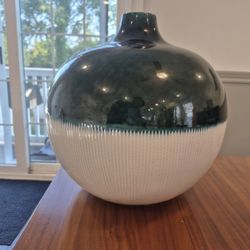 Decorative vase