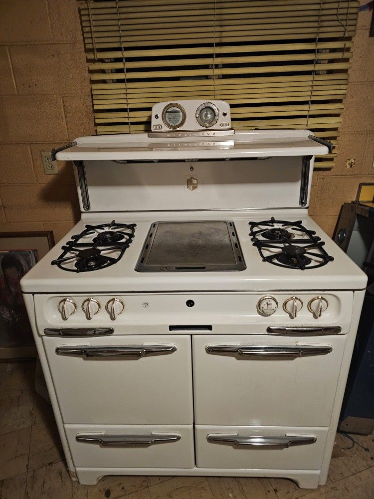 1950 OLD WEDGEWOODS GAS STOVE