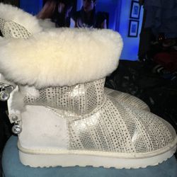 Ugg 1004791 Bailey Bow '' I DO'' Boots With BLING Womens size 10 Pre Owned