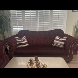 Luxury Burgundy Velvet Chesterfield Sofa Set – Tufted, Nailhead Trim + 6 Pillows (Like New)