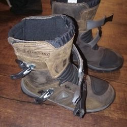 Forma  Adventure Low Boots