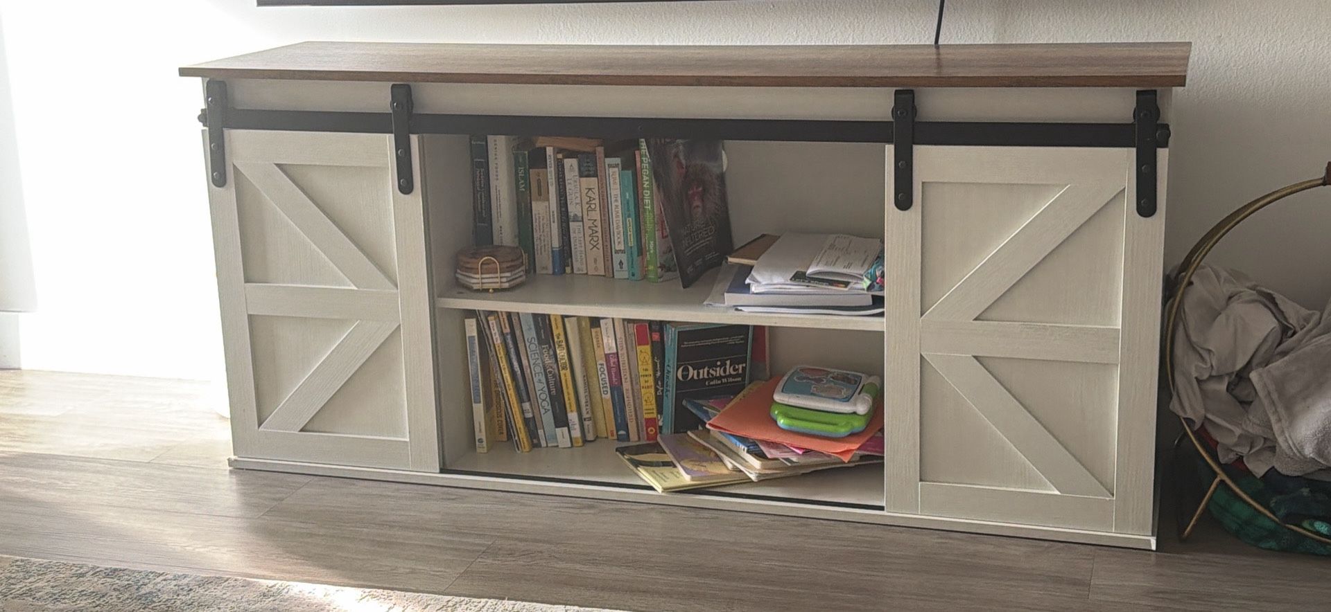 Tv Stand And Blanket Holder 