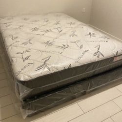 NEW MATTRESS QUEEN SIZE PLUSH WITH BOX SPRING