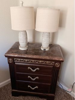 2 Nightstands + 2 Matching Lamps – Moving Sale!