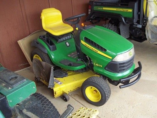 JOHN DEERE TRACTOR LAWN MOWER (Heavy Duty)