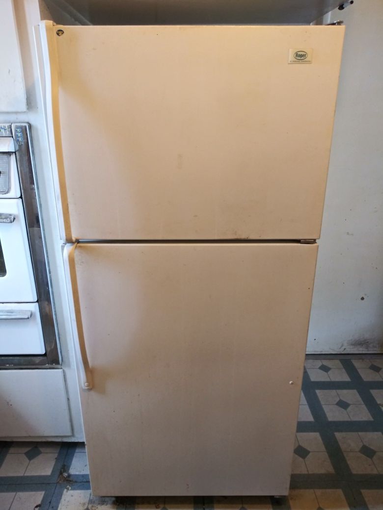 Refrigerator made by Roper by Whirlpool Corporation for Sale in Colton