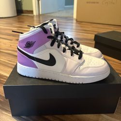 Air Jordan 1 Mid Barely Grape GS