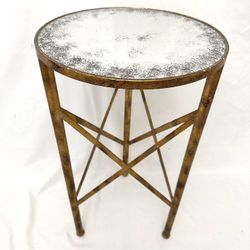 OLD WORLD DESIGN THREE LEGGED ACCENT TABLE - EXCELLENT CONDITION!