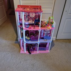 Barbie Lot: Houses, Dolls, clothes, ect.