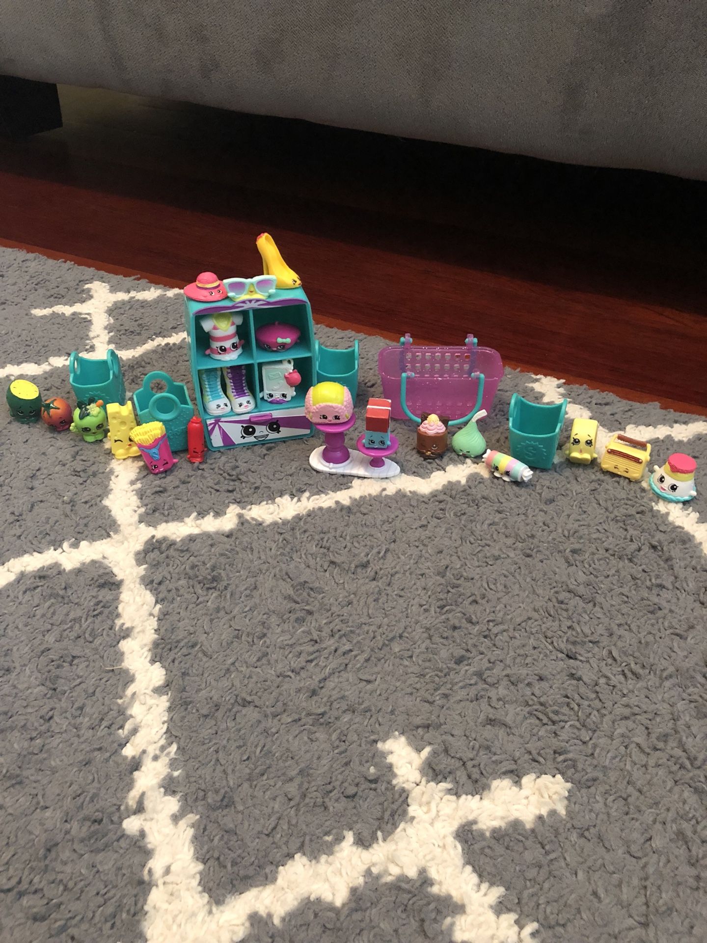 Shopkins figures