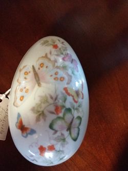 1979 Fine Porcelain Egg