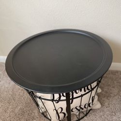 ROUND COFFEE TABLE WITH STORAGE 