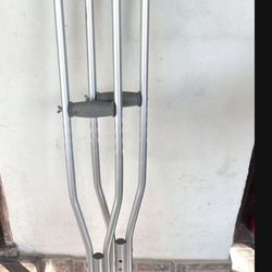Crutches set