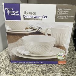 16 Piece Dinnerware Set - New
