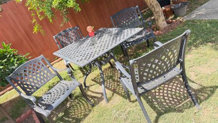 Iron table with four chairs