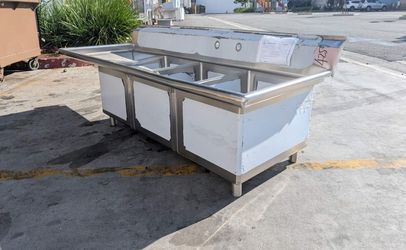 Clearance Left One 3 Compartment Sink With Faucet 104259L0411