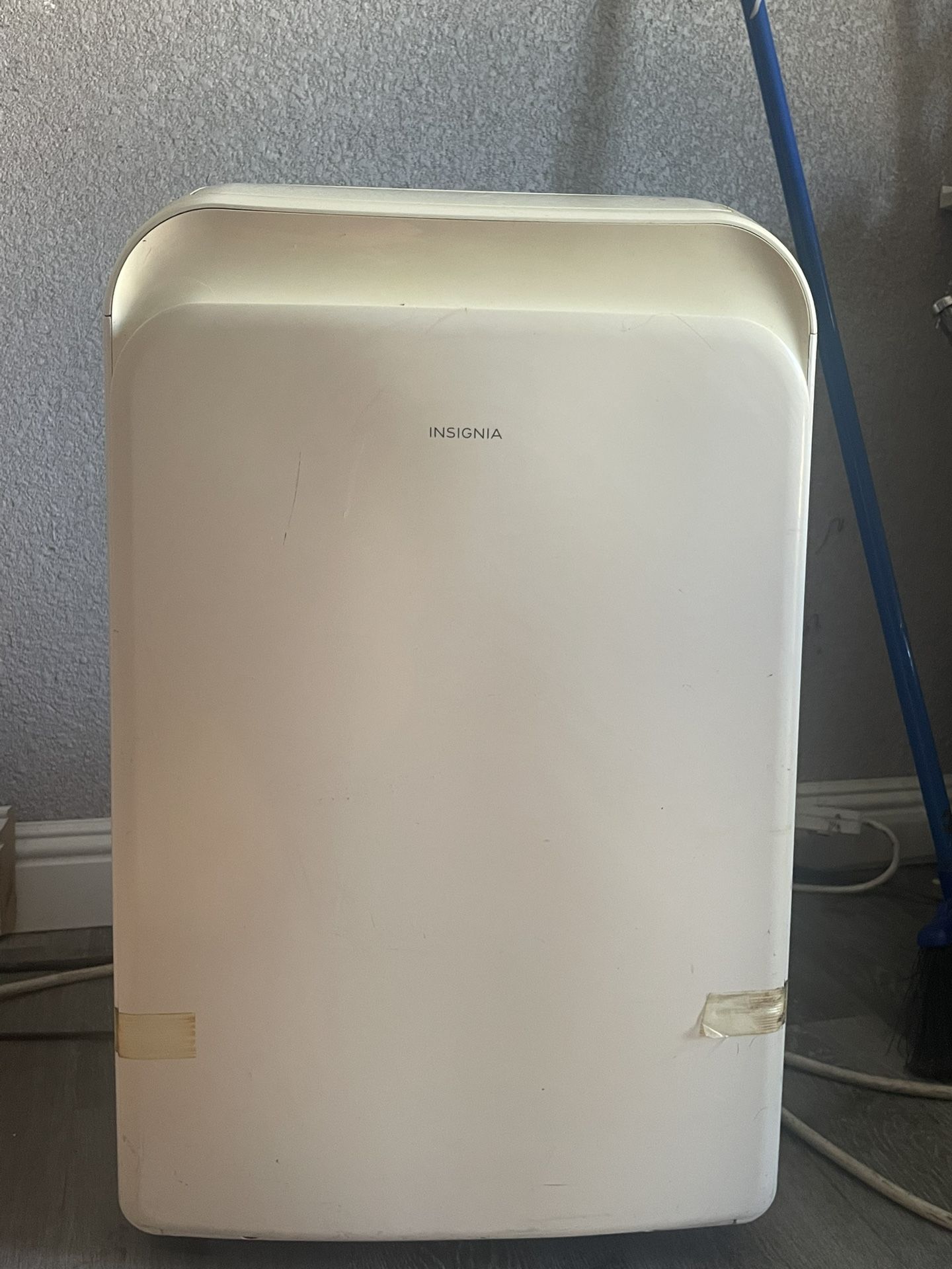 Insignia, Portable Air Conditioner
