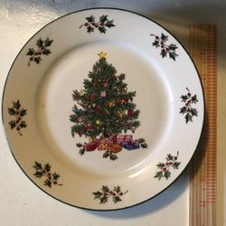 Gibson Christmas Tree Plates, Set Of Four, 7 Inches