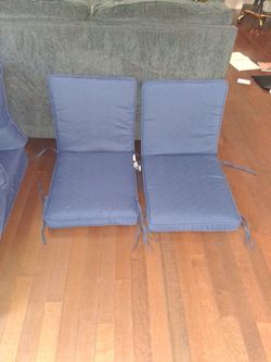 4 PIECES OF PATIO FURNITURE CUSHIONS BRAND NEW