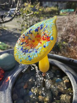 Outdoor Fountain Blown Glass Flower Water Spitter