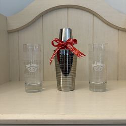 Jack Daniel’s  Christmas ❄️ 10 oz Glasses & Stainless Steel Shaker 