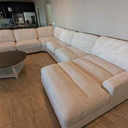 New 6 Piece Modular Sectional Couch! Extremely Comfortable! Free Delivery 🚚! 