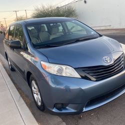 2016 Toyota Sienna 