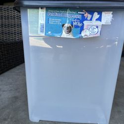 Pet Food Dispenser