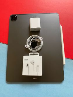 Apple IPad Pro 12.9” 5th Generation (M1 chip/ Face ID/2021) 128GB with pen, keyboard & Accessories