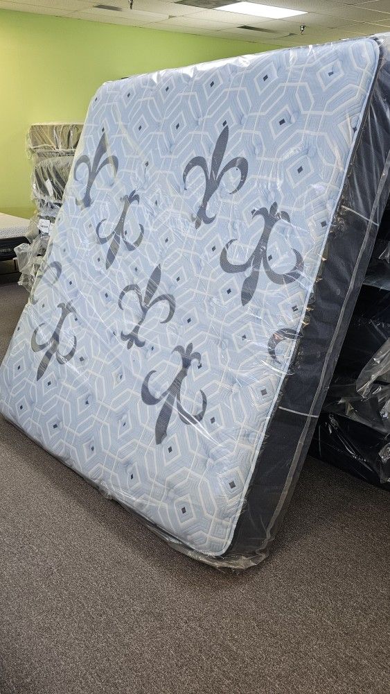 BRAND NEW 80% OFF! New Stearns and foster estate firm MATTRESS.