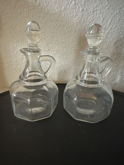 CLEAR GLASS OIL AND VINEGAR 