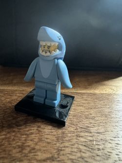 Lego minifigures - Series 15 - Shark Suit Guy