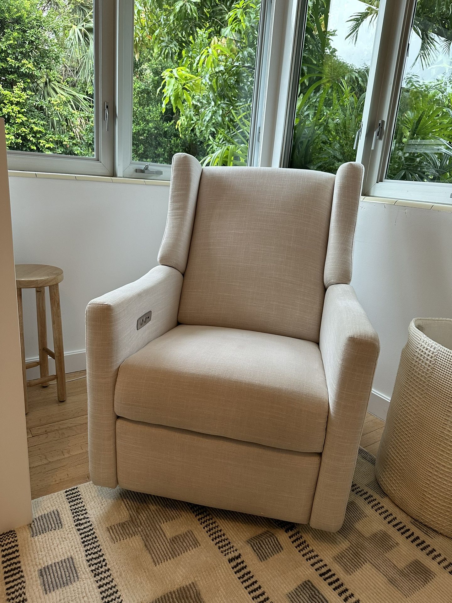 Babyletto Kiwi Ivory Power Recliner Glider