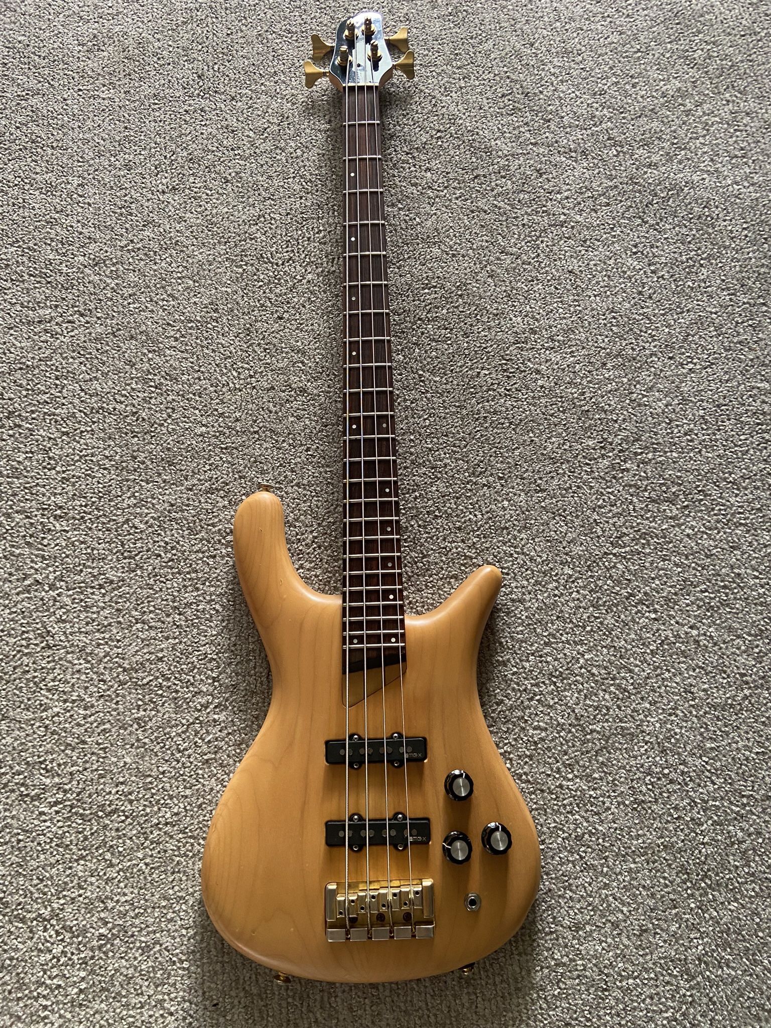 Vester Clipper Jazz Bass Guiatr