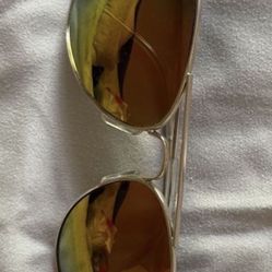 There Very Good Sunglasses Made By Ray Ban There Are For Man’s Or Woman’s 