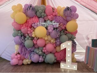 Balloon wall