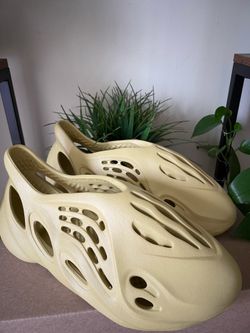 Adidas Yeezy Foam RNNR- Sulfur