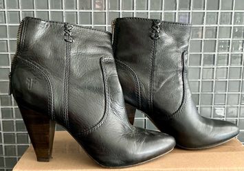 Frye Regina Black Leather Ankle Boots W 6M