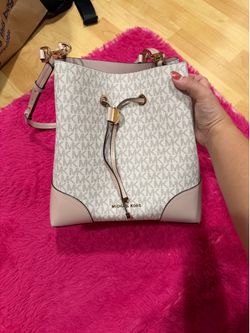 Michael Kors Bucket Bag