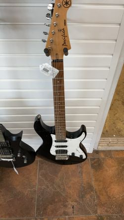 Yamaha Black And White Electric Guitar