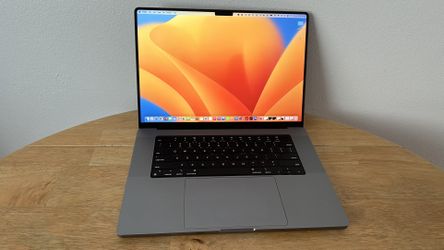 16-inch MacBook Pro with Apple M1 Pro Chip - 16GB Unified Memory, 512GB SSD