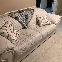 Couches $750