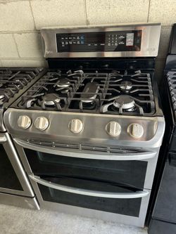 Stove lg. Double oven. With guarantee.