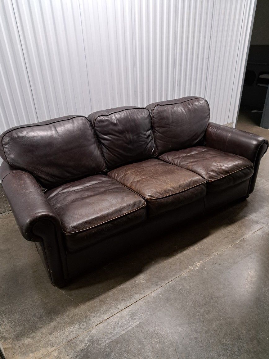 Sofa (FREE)