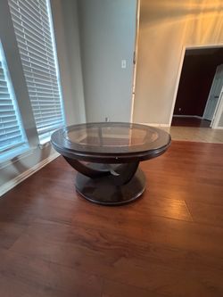 Round coffee table