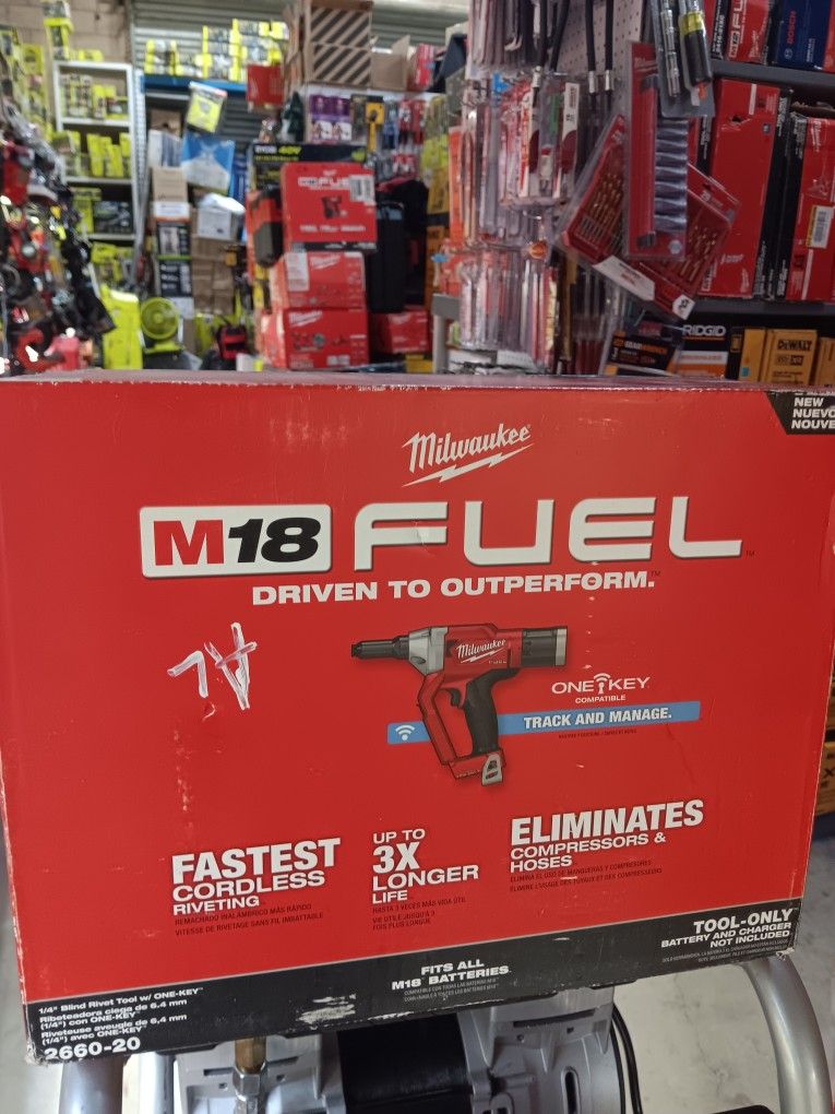 Milwaukee M18 FUEL 1/4" Blind Rivet Tool W/ONE-KEY. Tool-Only
